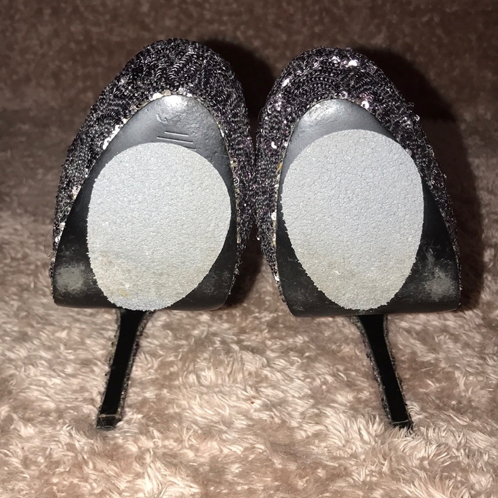 Heels - Picture 4 of 4